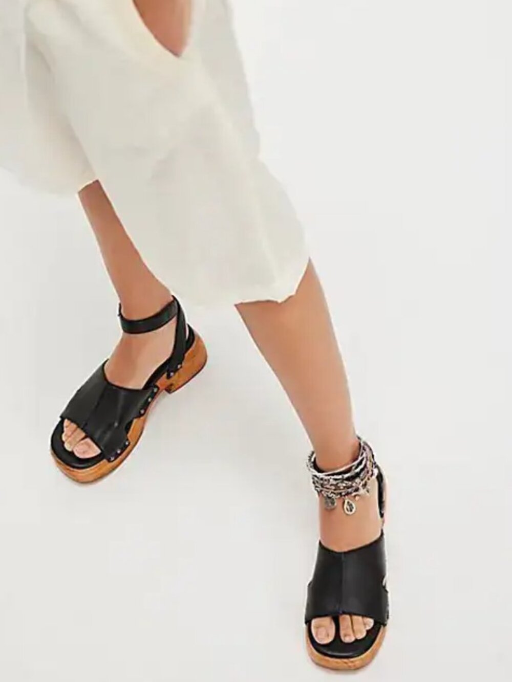FREE PEOPLE Carson Clogs In Black (size 9.5)